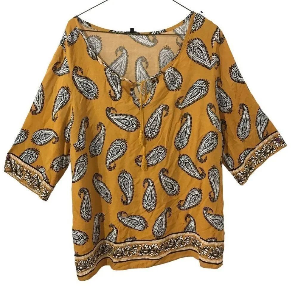 Unique spectrum half sleeve blouse size 2X. A344